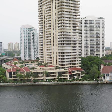 Ocean Reserve Luxury Condos Across From Sunny Isles Beach Miami Beach Exteriér fotografie
