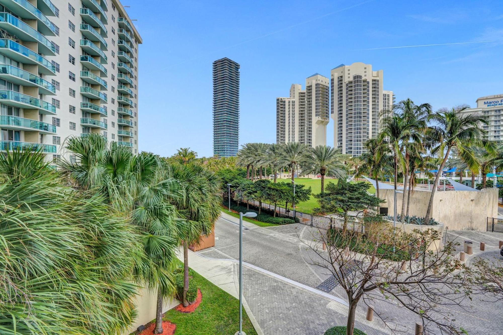 Ocean Reserve Luxury Condos Across From Sunny Isles Beach Miami Beach Exteriér fotografie