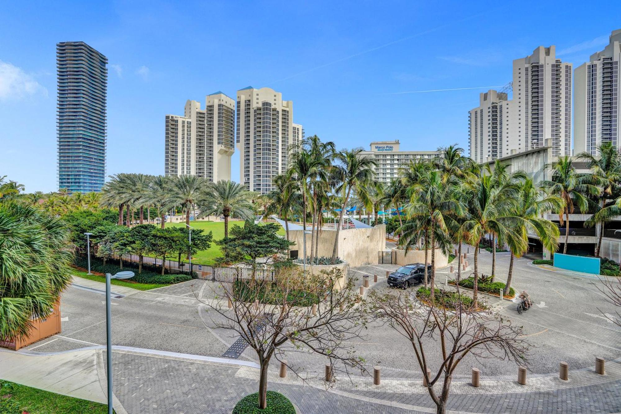 Ocean Reserve Luxury Condos Across From Sunny Isles Beach Miami Beach Exteriér fotografie