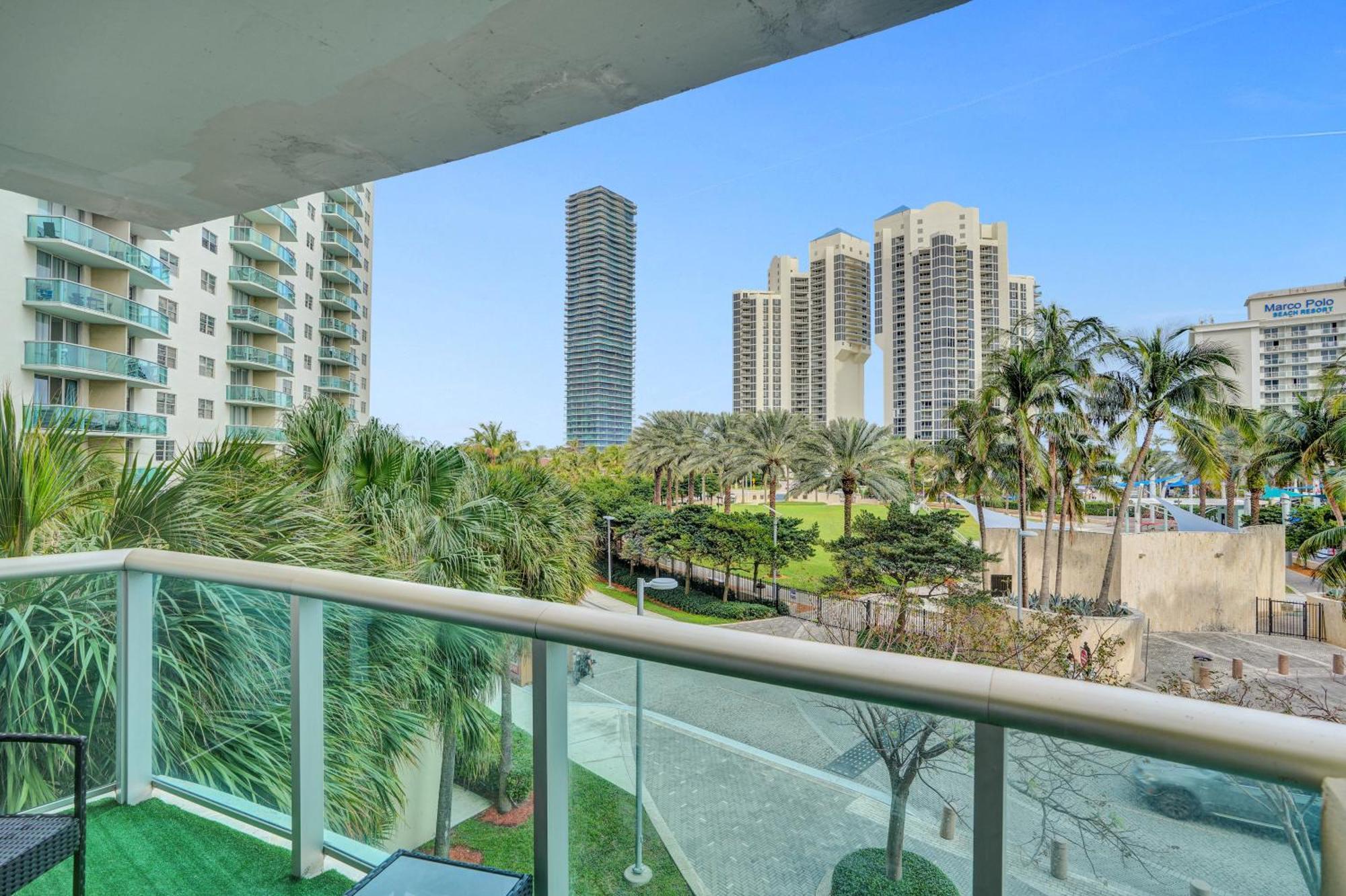 Ocean Reserve Luxury Condos Across From Sunny Isles Beach Miami Beach Exteriér fotografie