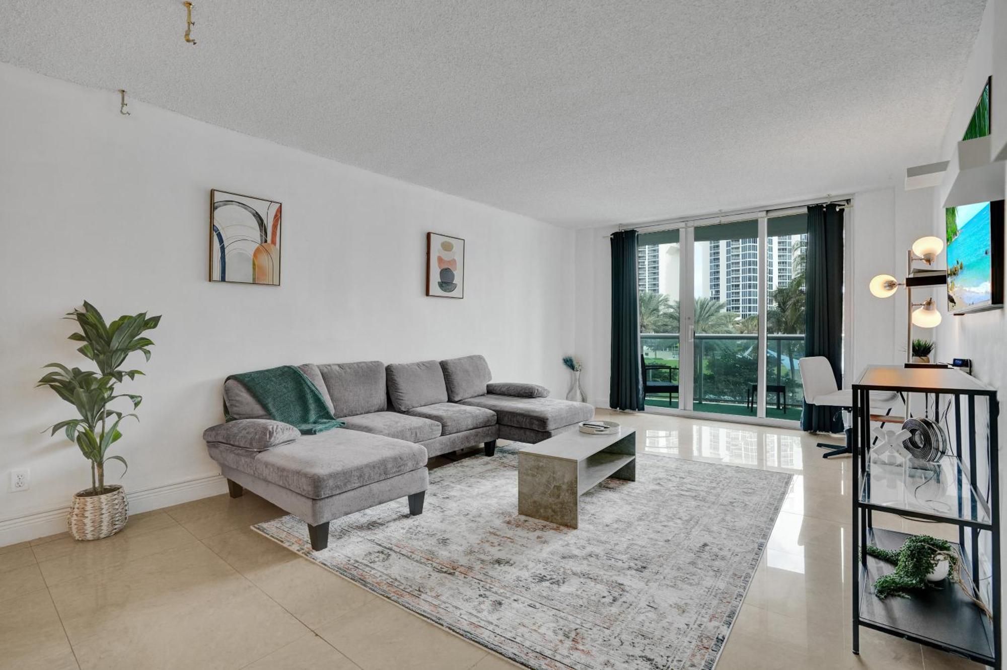 Ocean Reserve Luxury Condos Across From Sunny Isles Beach Miami Beach Exteriér fotografie