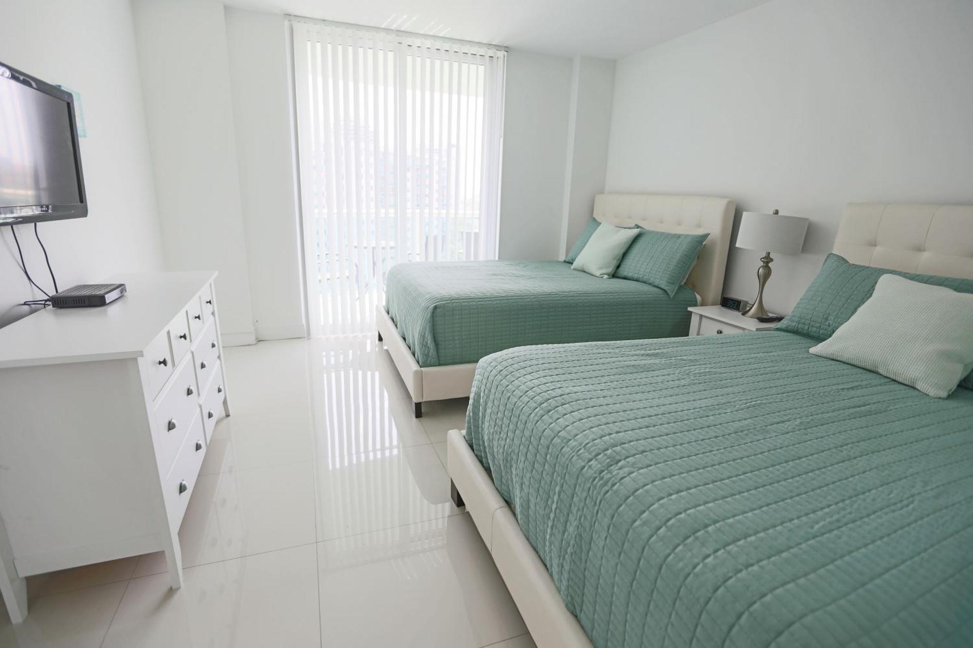 Ocean Reserve Luxury Condos Across From Sunny Isles Beach Miami Beach Exteriér fotografie