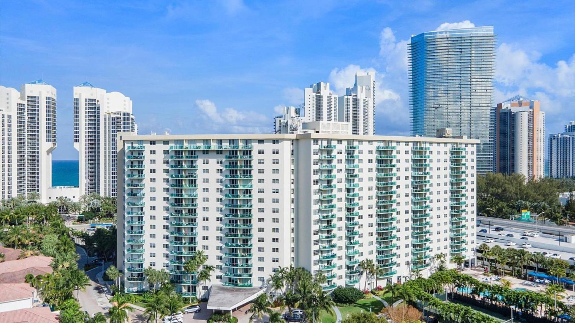 Ocean Reserve Luxury Condos Across From Sunny Isles Beach Miami Beach Exteriér fotografie