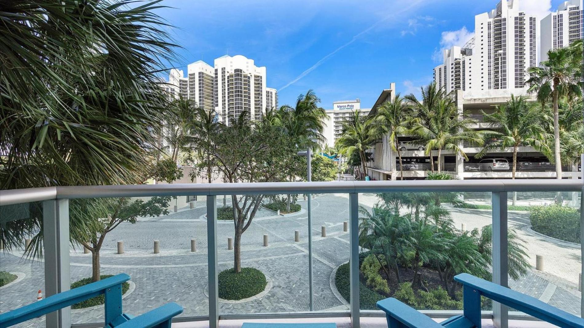 Ocean Reserve Luxury Condos Across From Sunny Isles Beach Miami Beach Pokoj fotografie