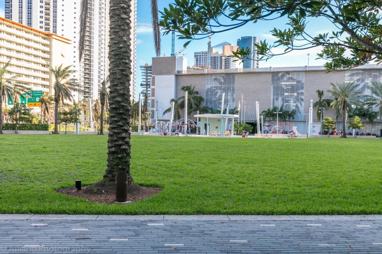 Ocean Reserve Luxury Condos Across From Sunny Isles Beach Miami Beach Exteriér fotografie