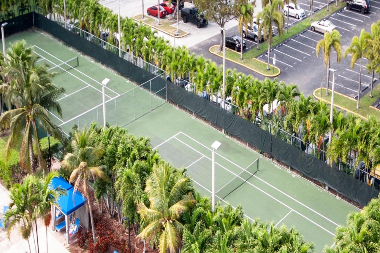 Ocean Reserve Luxury Condos Across From Sunny Isles Beach Miami Beach Exteriér fotografie